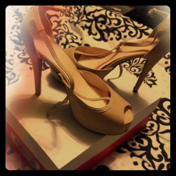 4 1/2 strap heel - Picture 1 of 5